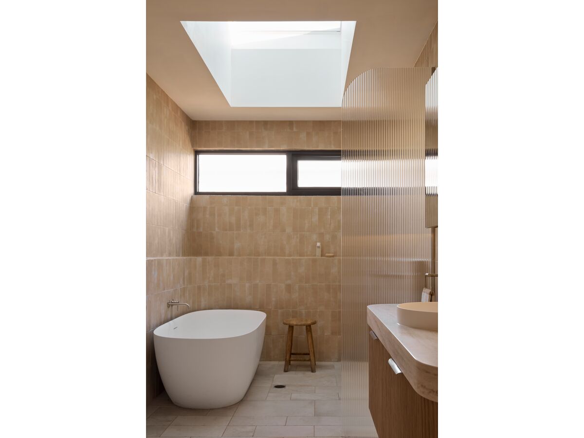 Reece Kado Lussi Cast Solid Surface Freestanding Thin Edge Bath With Plug & Waste 1700mm White