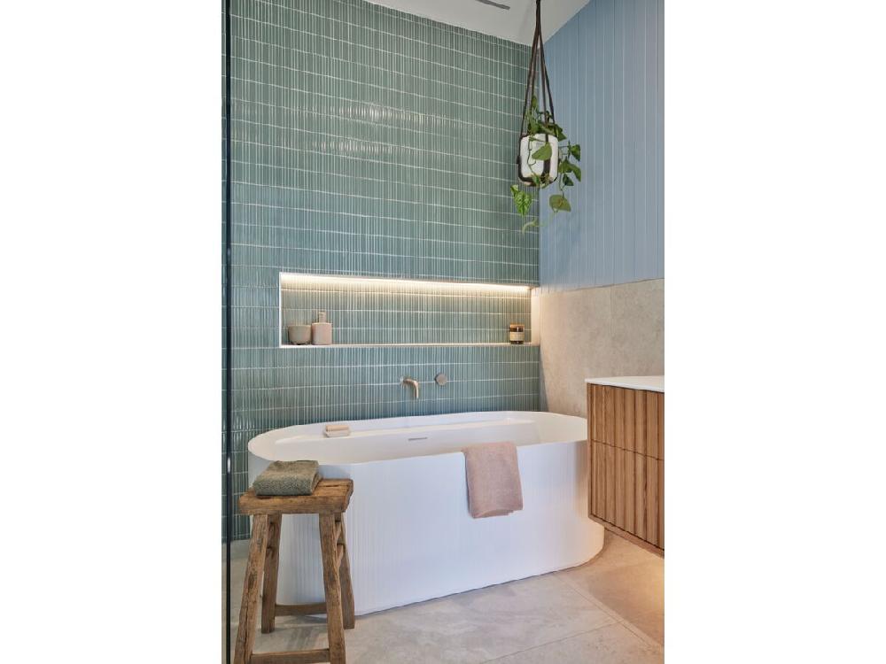 Reece LAUFEN Sonar Freestanding Bath With Overflow And Plug & Waste 1600 X 815mm Textured Exterior Surface White