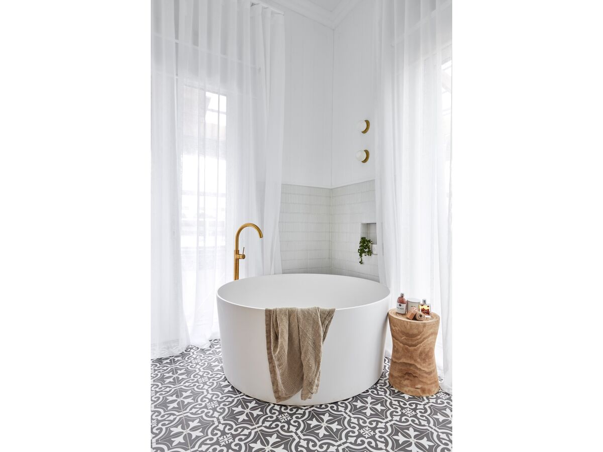Reece LAUFEN Val Freestanding Bath With Overflow 1300 Round Sentec White