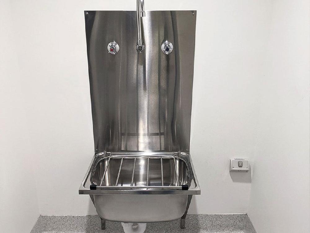 Reece Britex Cleaners Sink With Grate & Wall Bracket