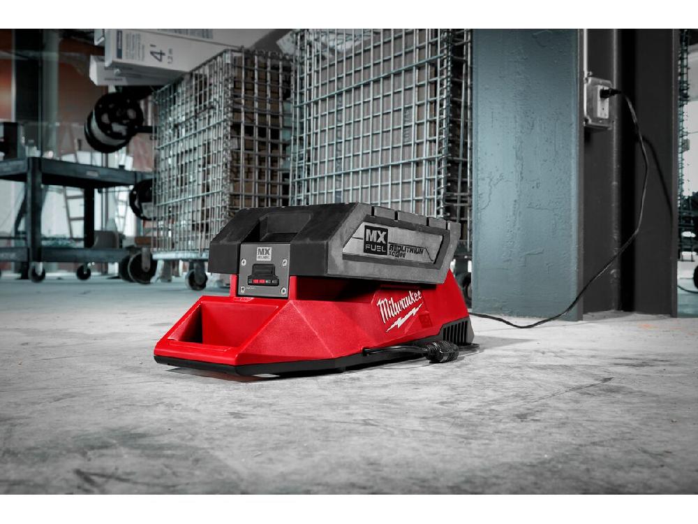 Reece Milwaukee MX FUEL Fast Charger